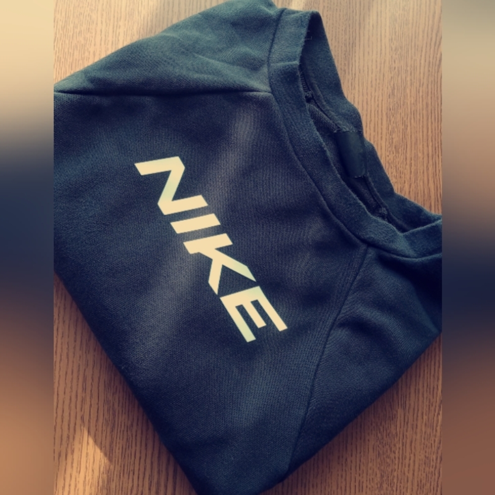 Black Nike croptop sweater